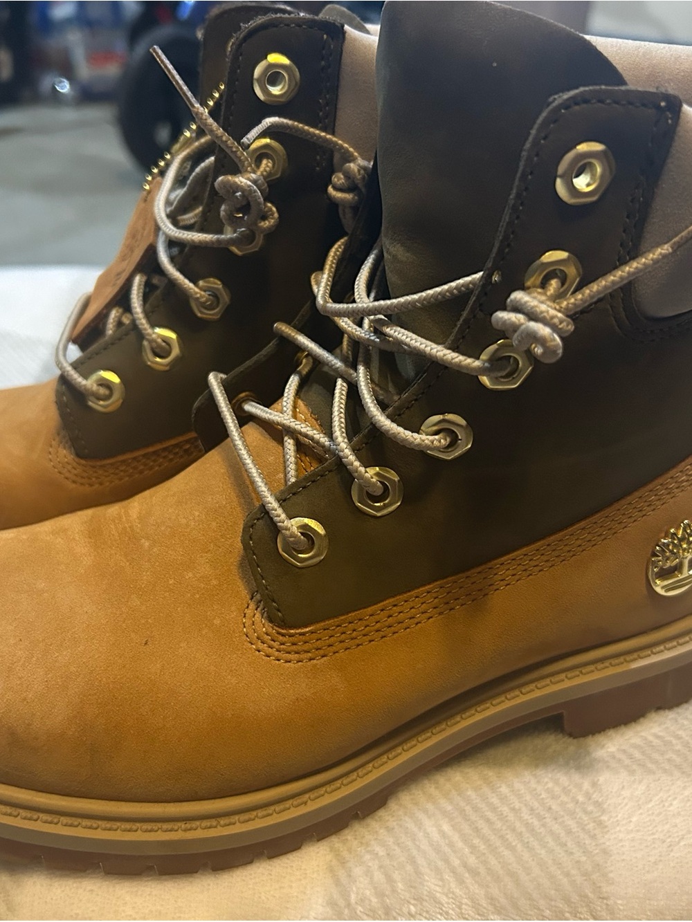 Timberland Two-Tone Wheat and Dark Brown Nubuck Boots size 7